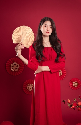 亚洲手持蒲扇美女写真图片